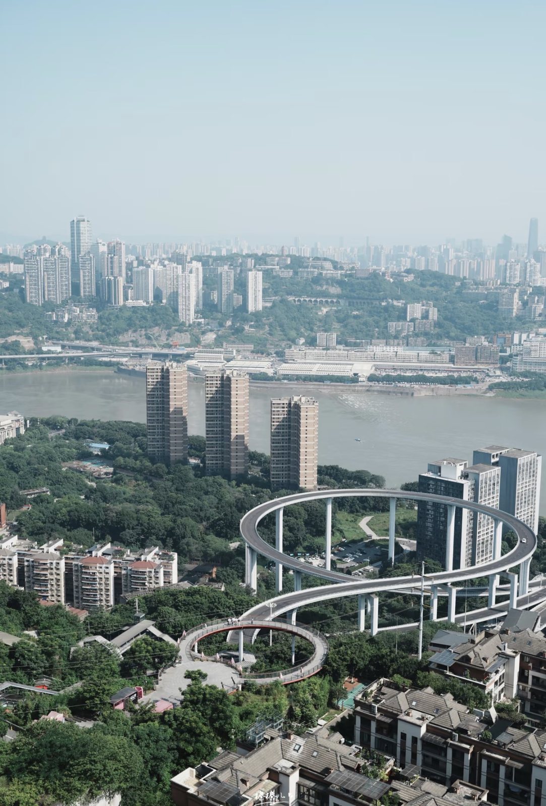 A mountain road and local viewpoint above Chongqing